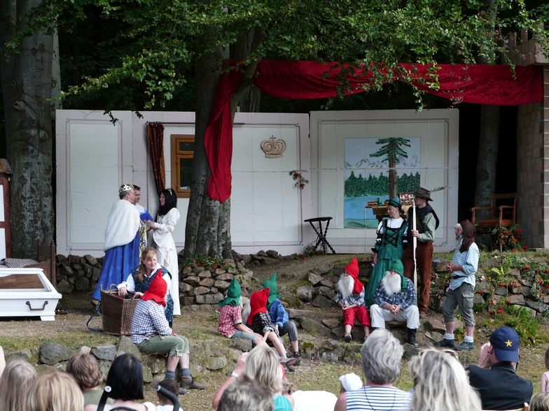Knig, Schneewittchen, Prinz und Zwerge